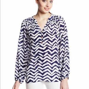 Lilly Pulitzer Elsa Silk Top in Navy & White
Seagull Print